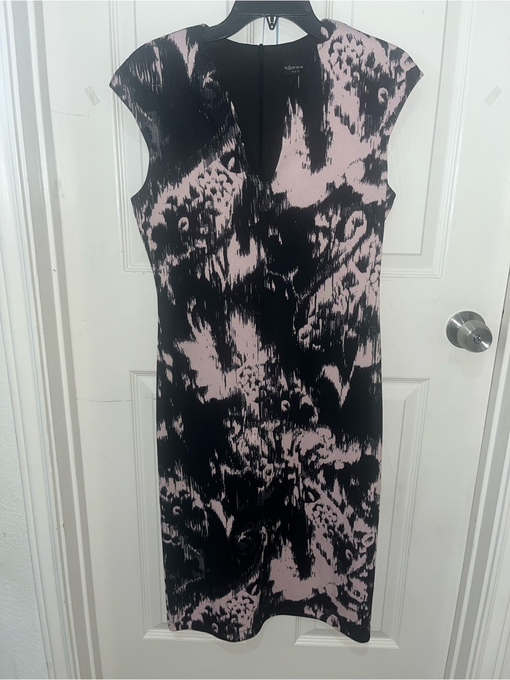 Black & Pink Abstract Cap-Sleeve Sheath Dress